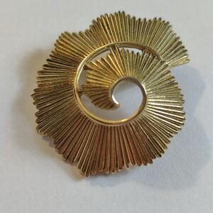 Vintage Trifari Gold-Tone Spiral Fan Brooch –‎ Mid-Century Modern Statement Pin